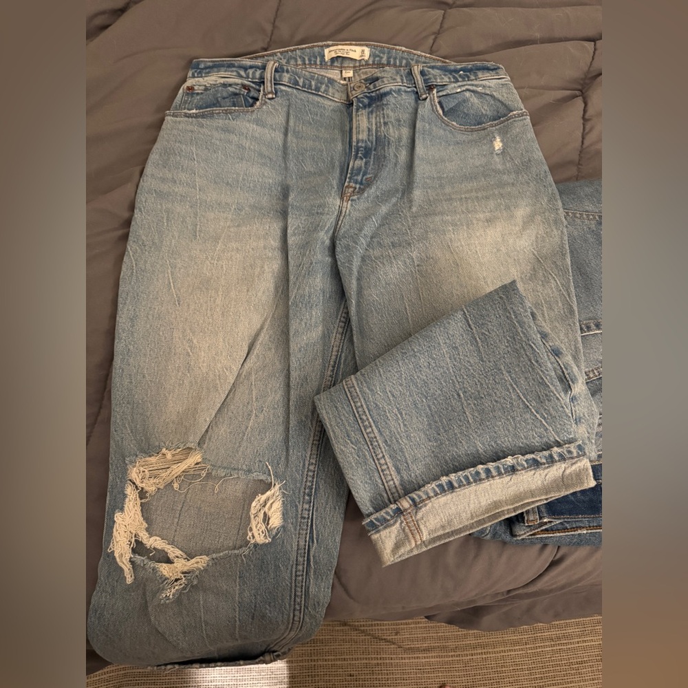 Abercrombie Curve Love Ultra High Rise 90s Straight Jean